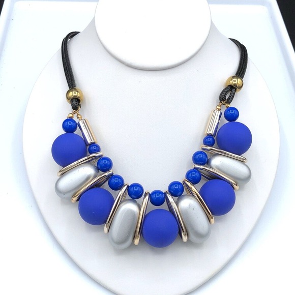 Vintage Chunky Blue Plastic Beaded Necklace Matte Silver Gold Tone Nautical Bib - Picture 1 of 5